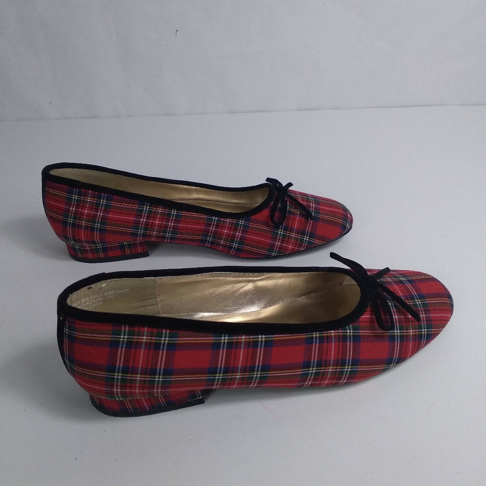 The TOG Shop Shoe black red and green plaid flat shoes  size 9 M